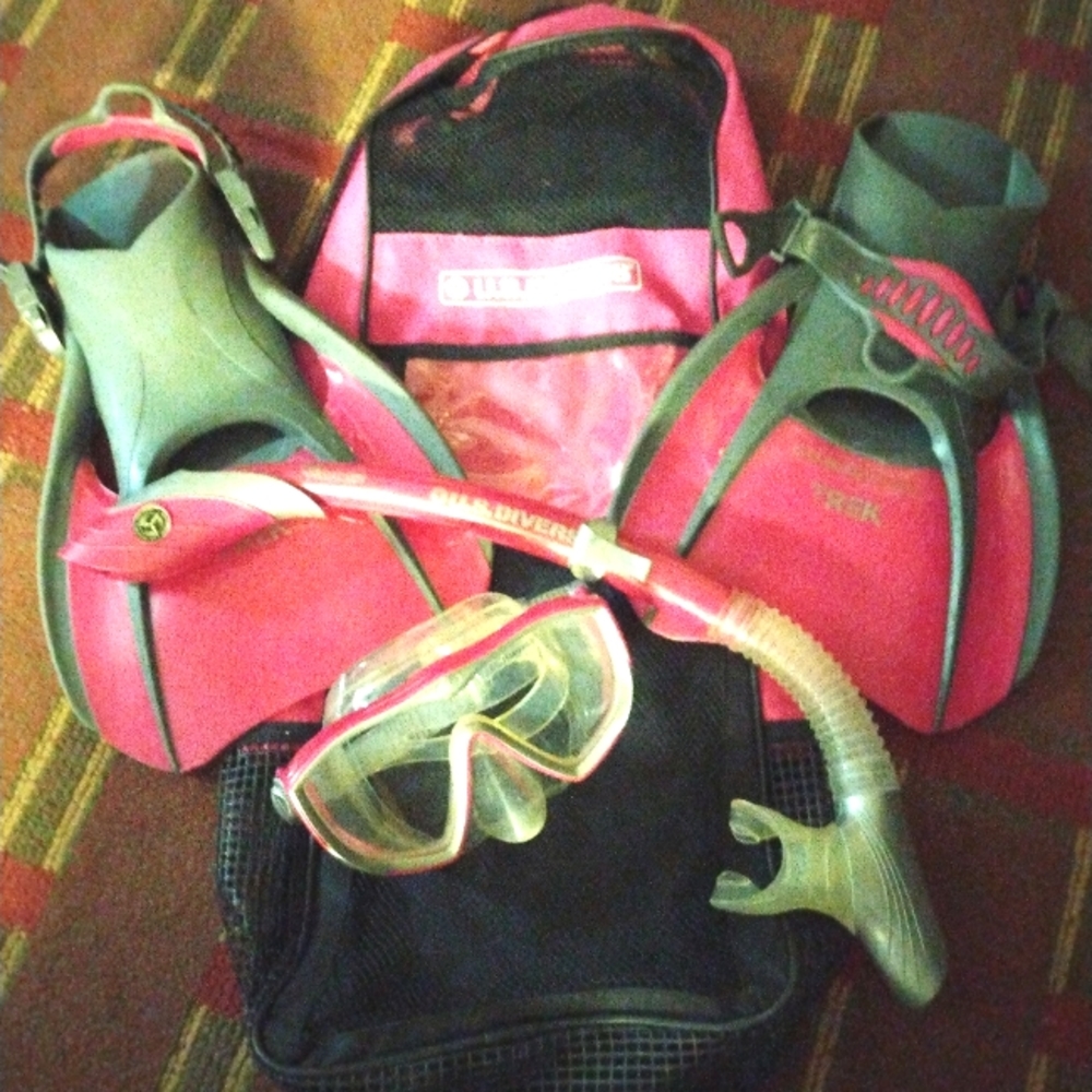 US Divers Diva II Mask Island Dry, Snorkel Treck Fins Scuba Set
